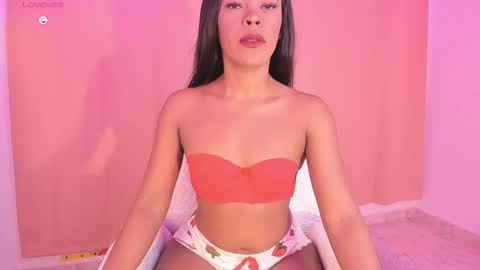 LAYLA online show from February 1, 5:00 pm