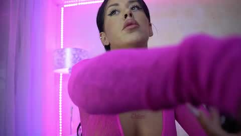 laylacruz online show from February 5, 7:02 am