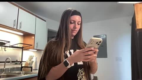 Snapshot of laylahlaylah1 chatting on November 20, 5:01 pm laylahlaylah1 online show from November 20, 5:01 pm