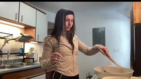 Snapshot of laylahlaylah1 chatting on December 15, 3:05 pm laylahlaylah1 online show from December 15, 3:05 pm