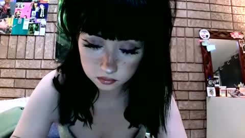 Layla Kills online show from February 6, 8:07 am