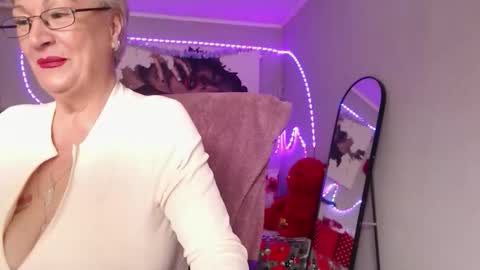 Snapshot of laylamadisonx chatting on December 20, 9:16 am Layla online show from December 20, 9:16 am