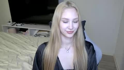 Snapshot of laylapretty001 chatting on March 27, 6:30 am LaylaPretty001 online show from March 27, 6:30 am