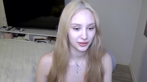 Snapshot of laylapretty001 chatting on April 6, 4:21 am LaylaPretty001 online show from April 6, 4:21 am