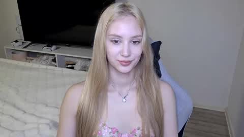 Snapshot of laylapretty001 chatting on April 16, 5:19 am LaylaPretty001 online show from April 16, 5:19 am