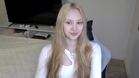 Snapshot of laylapretty001 chatting on April 18, 10:08 am LaylaPretty001 online show from April 18, 10:08 am