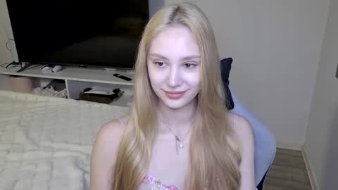 Snapshot of laylapretty001 chatting on April 20, 4:26 am LaylaPretty001 online show from April 20, 4:26 am