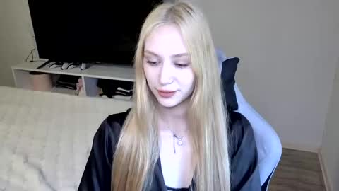 Snapshot of laylapretty001 chatting on June 1, 5:42 am LaylaPretty001 online show from June 1, 5:42 am