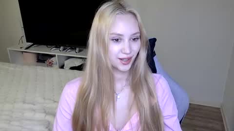 Snapshot of laylapretty001 chatting on June 4, 4:29 am LaylaPretty001 online show from June 4, 4:29 am