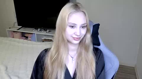 Snapshot of laylapretty001 chatting on June 6, 4:50 am LaylaPretty001 online show from June 6, 4:50 am