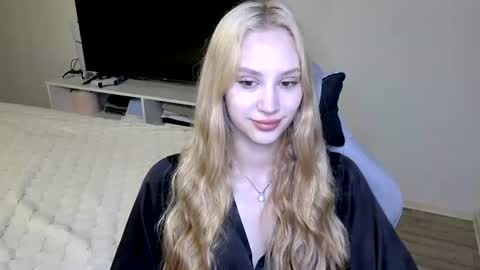 Snapshot of laylapretty001 chatting on June 15, 4:25 am LaylaPretty001 online show from June 15, 4:25 am