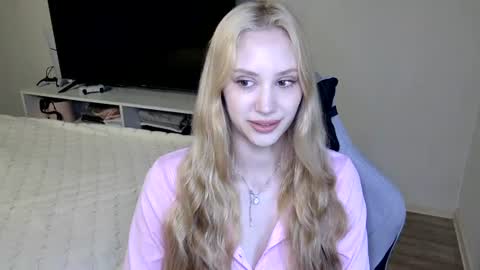 Snapshot of laylapretty001 chatting on June 16, 4:15 am LaylaPretty001 online show from June 16, 4:15 am