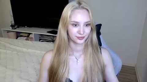 Snapshot of laylapretty001 chatting on July 2, 5:24 am LaylaPretty001 online show from July 2, 5:24 am