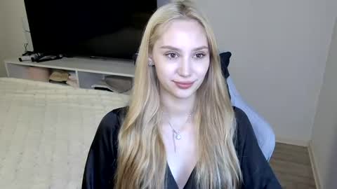 Snapshot of laylapretty001 chatting on July 7, 4:15 am LaylaPretty001 online show from July 7, 4:15 am