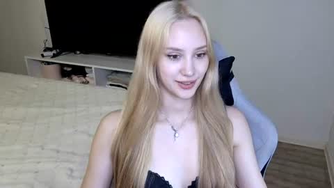 Snapshot of laylapretty001 chatting on July 8, 5:01 am LaylaPretty001 online show from July 8, 5:01 am