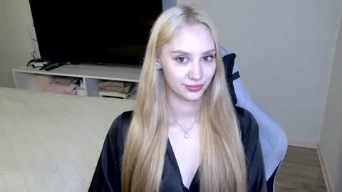 Snapshot of laylapretty001 chatting on July 13, 4:15 am LaylaPretty001 online show from July 13, 4:15 am