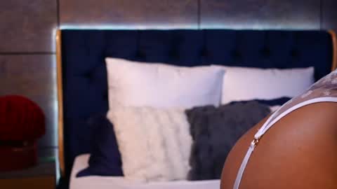 Layla online show from June 10, 6:56 am
