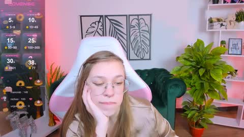 Snapshot of layriantavee chatting on January 19, 10:06 am layriantavee online show from January 19, 10:06 am