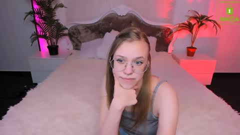 Snapshot of layriantavee chatting on February 7, 7:40 am layriantavee online show from February 7, 7:40 am