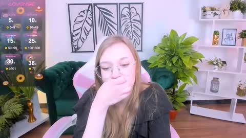 Snapshot of layriantavee chatting on February 11, 7:02 am layriantavee online show from February 11, 7:02 am