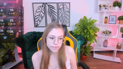 Snapshot of layriantavee chatting on February 23, 7:00 am layriantavee online show from February 23, 7:00 am