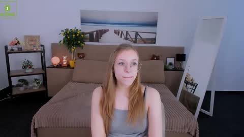 Snapshot of layriantavee chatting on March 2, 6:59 am layriantavee online show from March 2, 6:59 am