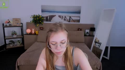 Snapshot of layriantavee chatting on March 2, 1:05 pm layriantavee online show from March 2, 1:05 pm