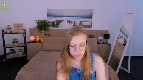 Snapshot of layriantavee chatting on March 5, 6:54 am layriantavee online show from March 5, 6:54 am