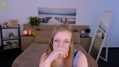 Snapshot of layriantavee chatting on March 5, 10:00 am layriantavee online show from March 5, 10:00 am