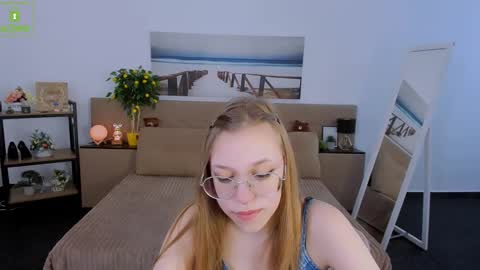 Snapshot of layriantavee chatting on March 6, 10:20 am layriantavee online show from March 6, 10:20 am