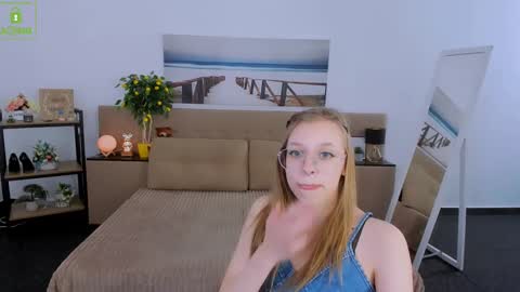 Snapshot of layriantavee chatting on March 6, 1:35 pm layriantavee online show from March 6, 1:35 pm