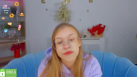 Snapshot of layriantavee chatting on October 2, 6:20 am layriantavee online show from October 2, 6:20 am