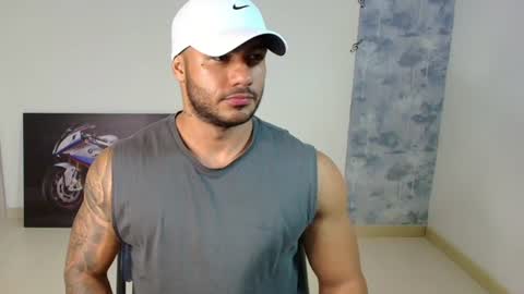 Snapshot of laytonfox chatting on July 1, 3:52 am laytonfox online show from July 1, 3:52 am