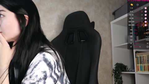 Snapshot of lazynut chatting on December 10, 4:34 am Lisa online show from December 10, 4:34 am