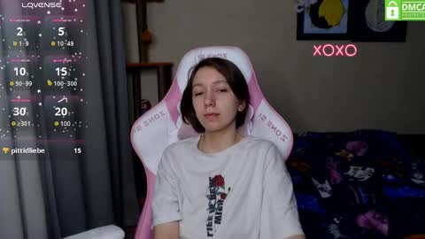 Snapshot of leah__gotty chatting on December 3, 3:22 pm Leah  Gotty online show from December 3, 3:22 pm