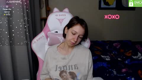 Snapshot of leah__gotty chatting on December 5, 2:22 pm Leah  Gotty online show from December 5, 2:22 pm