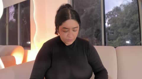 Snapshot of leah_bensoon chatting on November 9, 4:05 pm Leah online show from November 9, 4:05 pm