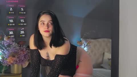 Snapshot of leah_brooks chatting on November 6, 5:52 am Dia online show from November 6, 5:52 am