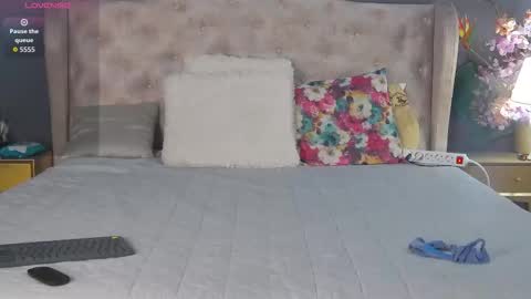 Snapshot of leah_brooks chatting on December 16, 5:34 am Dia online show from December 16, 5:34 am