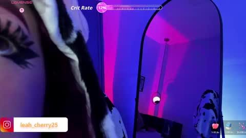 Snapshot of leah_cherry chatting on May 18, 4:07 am Leah online show from May 18, 4:07 am