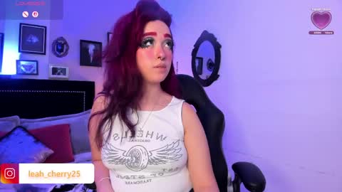 Snapshot of leah_cherry chatting on May 22, 9:53 pm Leah online show from May 22, 9:53 pm