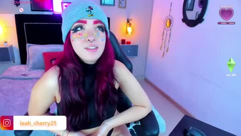 Snapshot of leah_cherry chatting on June 1, 10:00 pm Leah online show from June 1, 10:00 pm