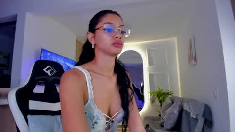 Snapshot of leah_cute3 chatting on August 3, 8:13 am leah_cute3 online show from August 3, 8:13 am