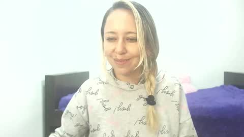 Snapshot of leah_susman chatting on September 30, 1:54 am leah_susman online show from September 30, 1:54 am