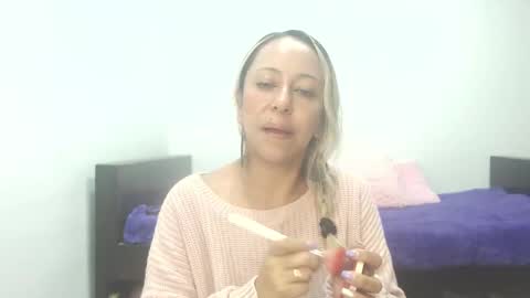 Snapshot of leah_susman chatting on October 10, 2:21 am leah_susman online show from October 10, 2:21 am