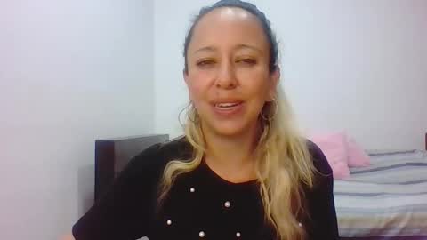 Snapshot of leah_susman chatting on November 10, 12:59 pm leah_susman online show from November 10, 12:59 pm