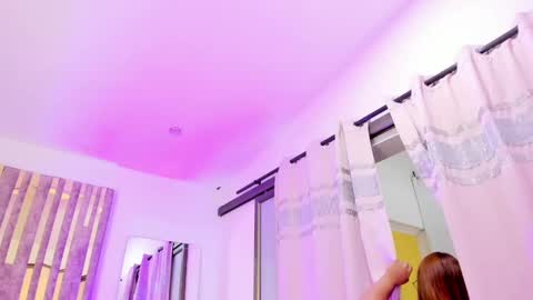 Leah  online show from January 6, 12:35 pm