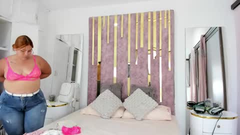 Leah  online show from February 22, 8:20 pm