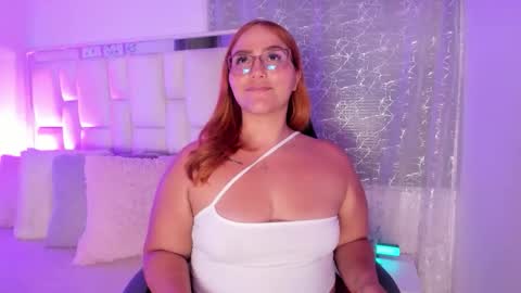 Snapshot of leahbarker chatting on May 11, 3:01 am Leah online show from May 11, 3:01 am