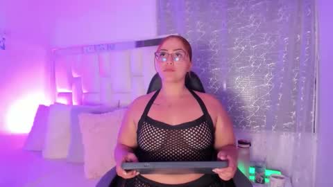Snapshot of leahbarker chatting on May 12, 2:08 am Leah online show from May 12, 2:08 am